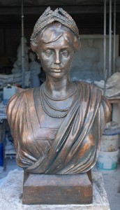 Busto in bronzo di Mafalda di Savoia.