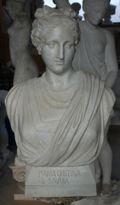 Busto in gesso di Maria Cristina di Savoia.