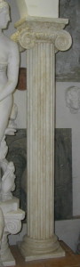 LV 111 Colonna Corinzia con capitello ionico